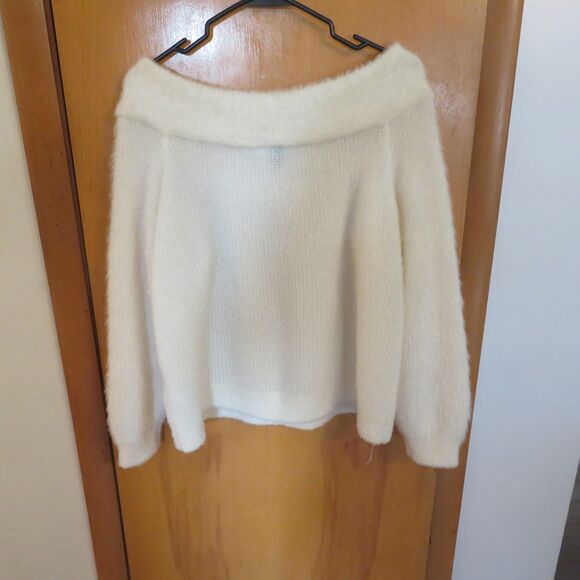 H & M Divided Cream Crop Sweater Top - Picture 3 of 6